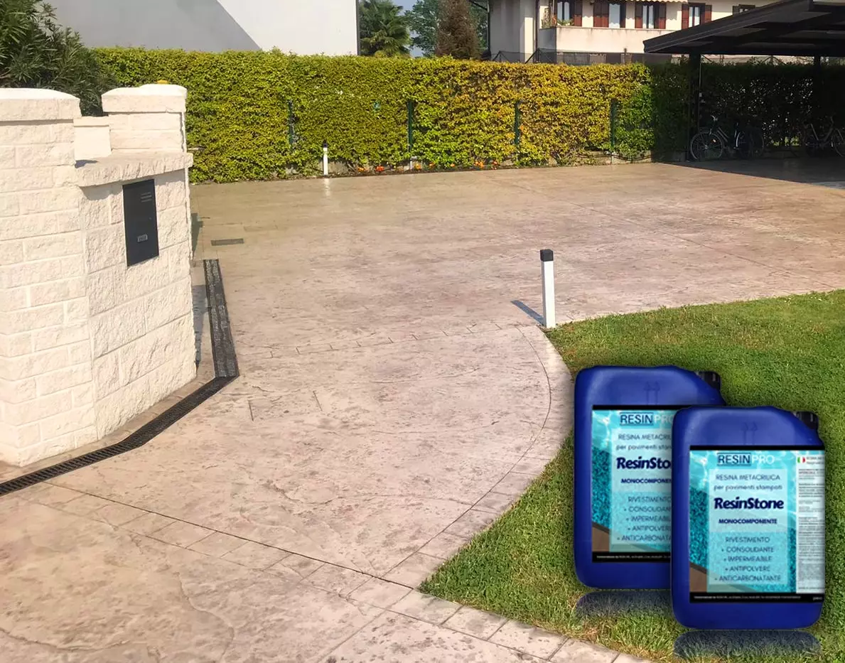 “RESINSTONE” Resina Metacrílica para Pisos Estampados – Monocomponente, Resistente al Agua y al Polvo - Imagen 3